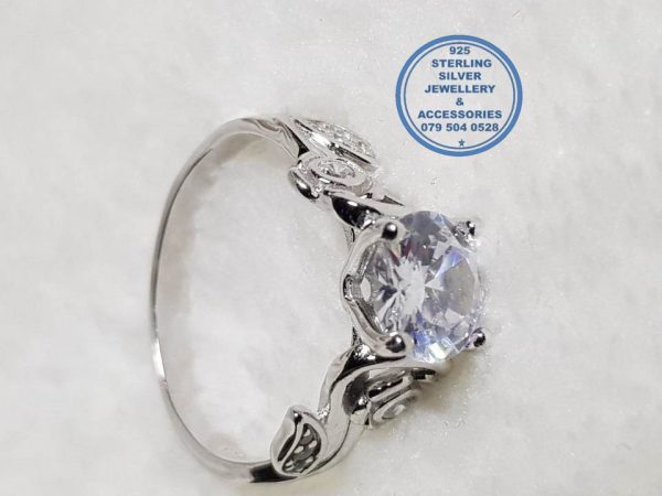 925 Sterling Silver Ring Super Statement Showstopper with cubic Zirconia solitaire with flower detail on sides