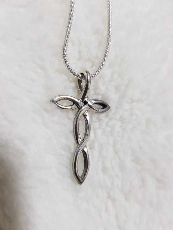 925 sterling Silver Pendant - Showstopper twisted Cross  - Stunning!! Price per 1 pendant Price excludes chain 34 mm left to right diameter All prices excludes national nominal door-to-door delivery fee
