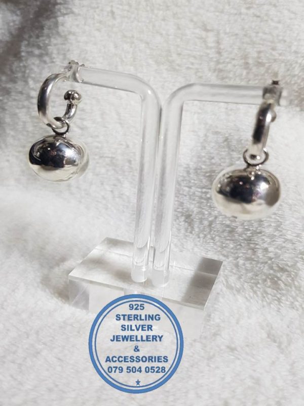 925 sterling Silver Earrings - Pretty Woman Half Hoop with end ball & Dangle Ball Earring - Stunning!! Price per 1 pair of earrings Ball 16  mm ball diameter All prices excludes national nominal door-to-door delivery fee Although some earrings might be similar size price is determined on weight as well as manufacturer although all our products are manufactured from the best quality 925 Sterling Silver.