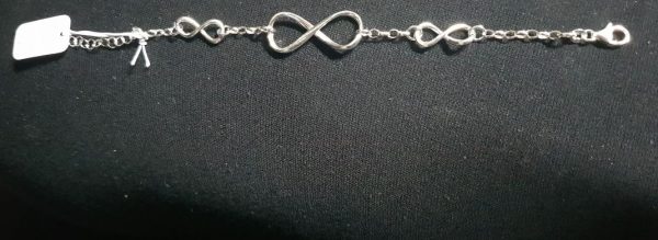 925 Sterling Silver Tripple Infinity bracelet  -  Stunning!! Price per 1 bracelet 19cm  All prices excludes national nominal door-to-door delivery fee