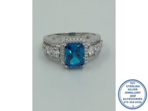 925 Sterling Silver Aqua Blue Rectangular Halo Cubic Ring with clear cubic side detail