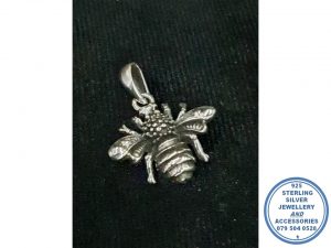 "925 Sterling Silver Stunning Detail Queen Bee Pendant "